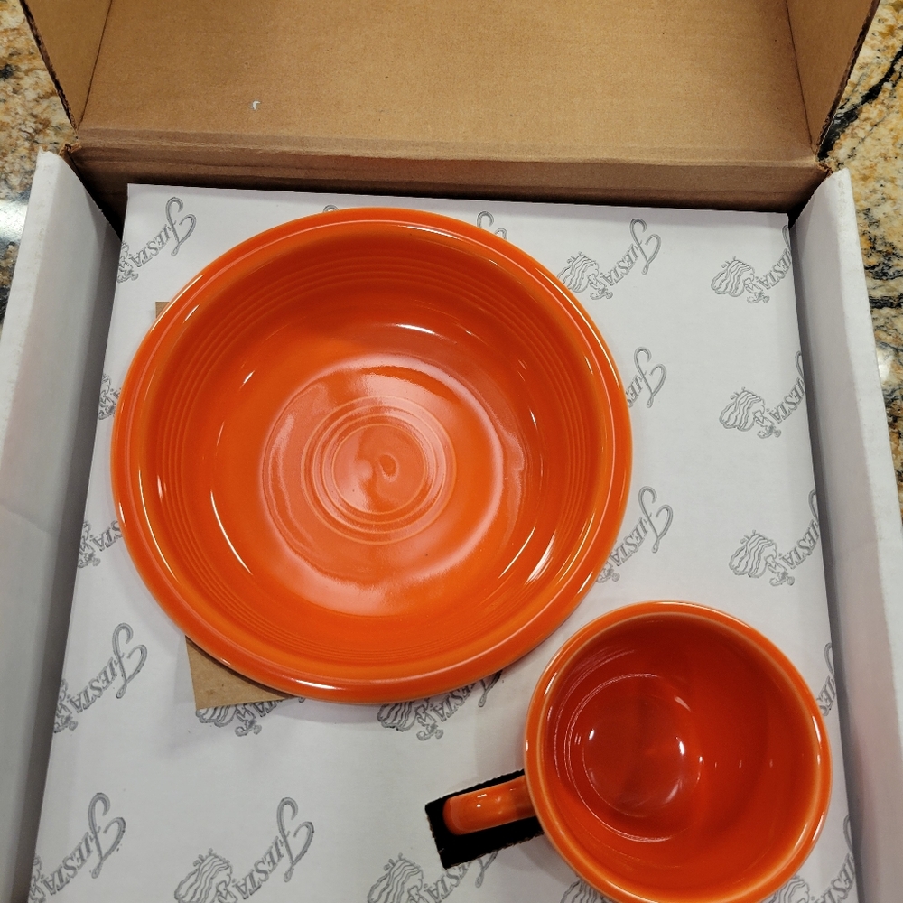 NIB Classic Rim 5-Piece Place Setting, Poppy - Picture 4 of 5